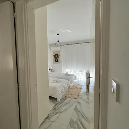 Azure Apartment *